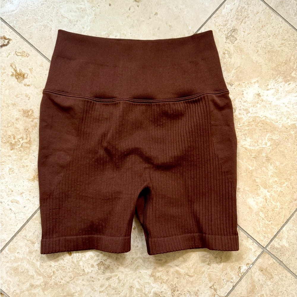 Buffbunny Ribbed Seamless Short in Mocha - Size Small